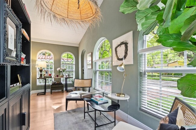 Building Photo - 1502 El Rado St