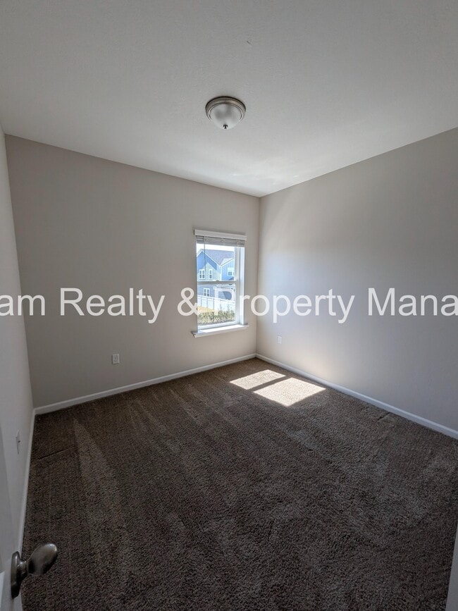 Building Photo - 100 Golden Fern Dr