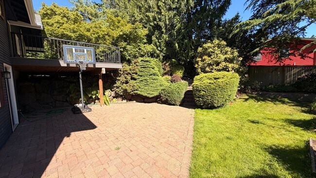 Building Photo - Spacious 4BR Bellevue Home with A/C, Office & Private Yard Near Microsoft