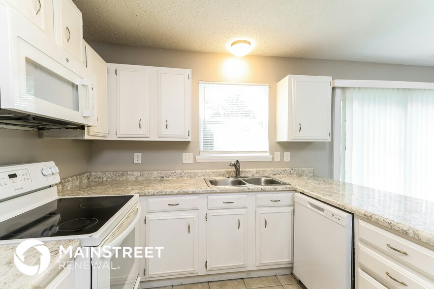 Building Photo - 8109 Beechwood Terrace