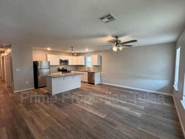 Building Photo - 4120 W 56th Pl