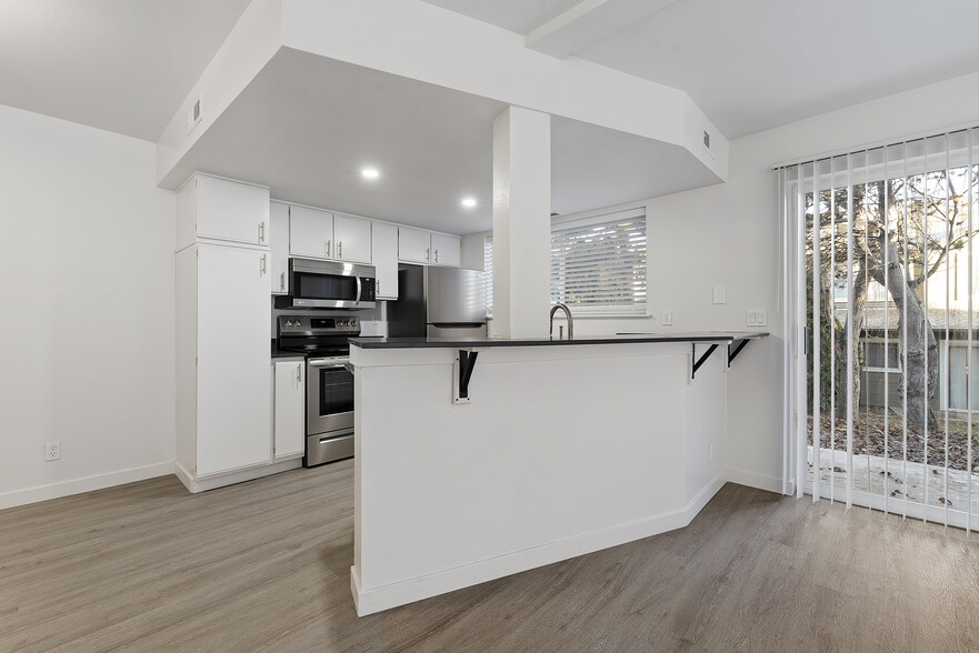 Building Photo - Monterra Townhomes