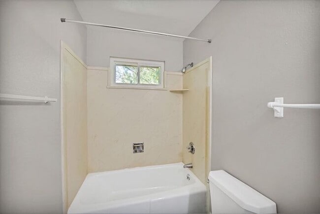 Building Photo - Spacious 5-Bedroom Home in Paradise Hills ...