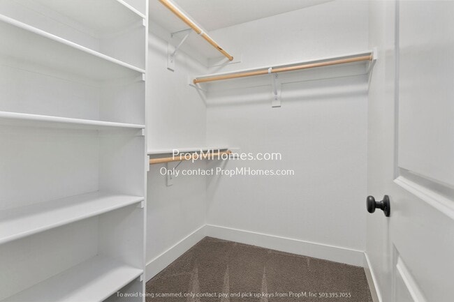 Building Photo - Terrific Milwaukie Three Bedroom Townhome - Close to Providence!