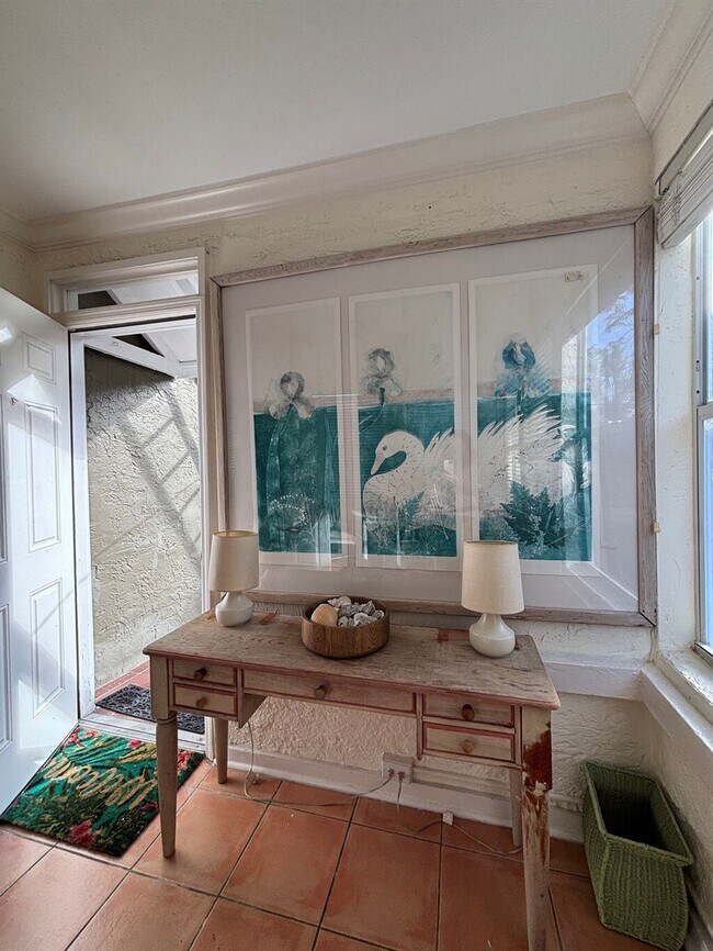 Building Photo - 521 28th St