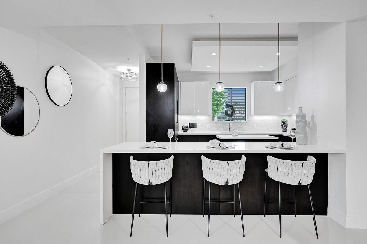 Building Photo - 3040 N Ocean Blvd