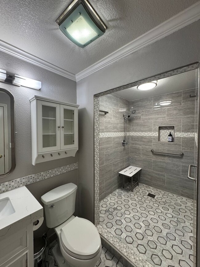 Building Photo - 1762 River Oaks Cir