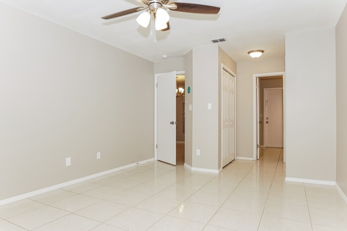 Building Photo - 2315 Bay Leaf Dr