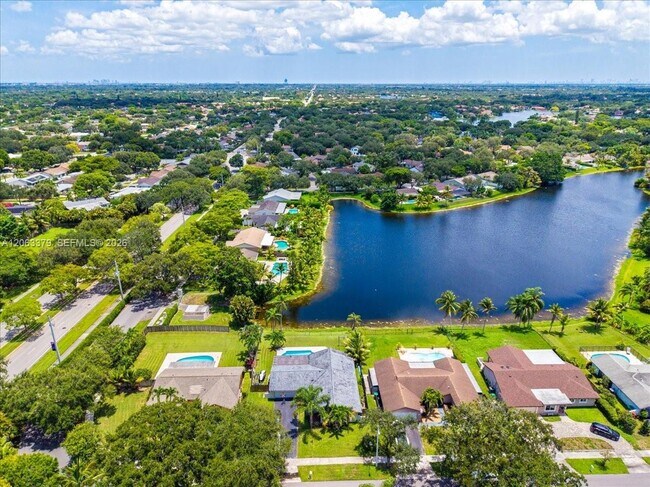Building Photo - 4201 W Sailboat Dr