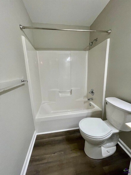 Building Photo - 213 Bayside Dr