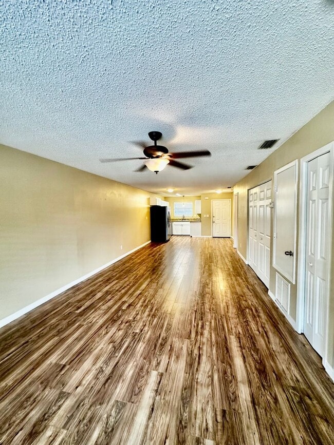 Building Photo - 313 Dirksen Dr