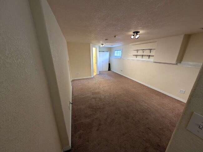 Building Photo - 1175 E Dry Creek Pl