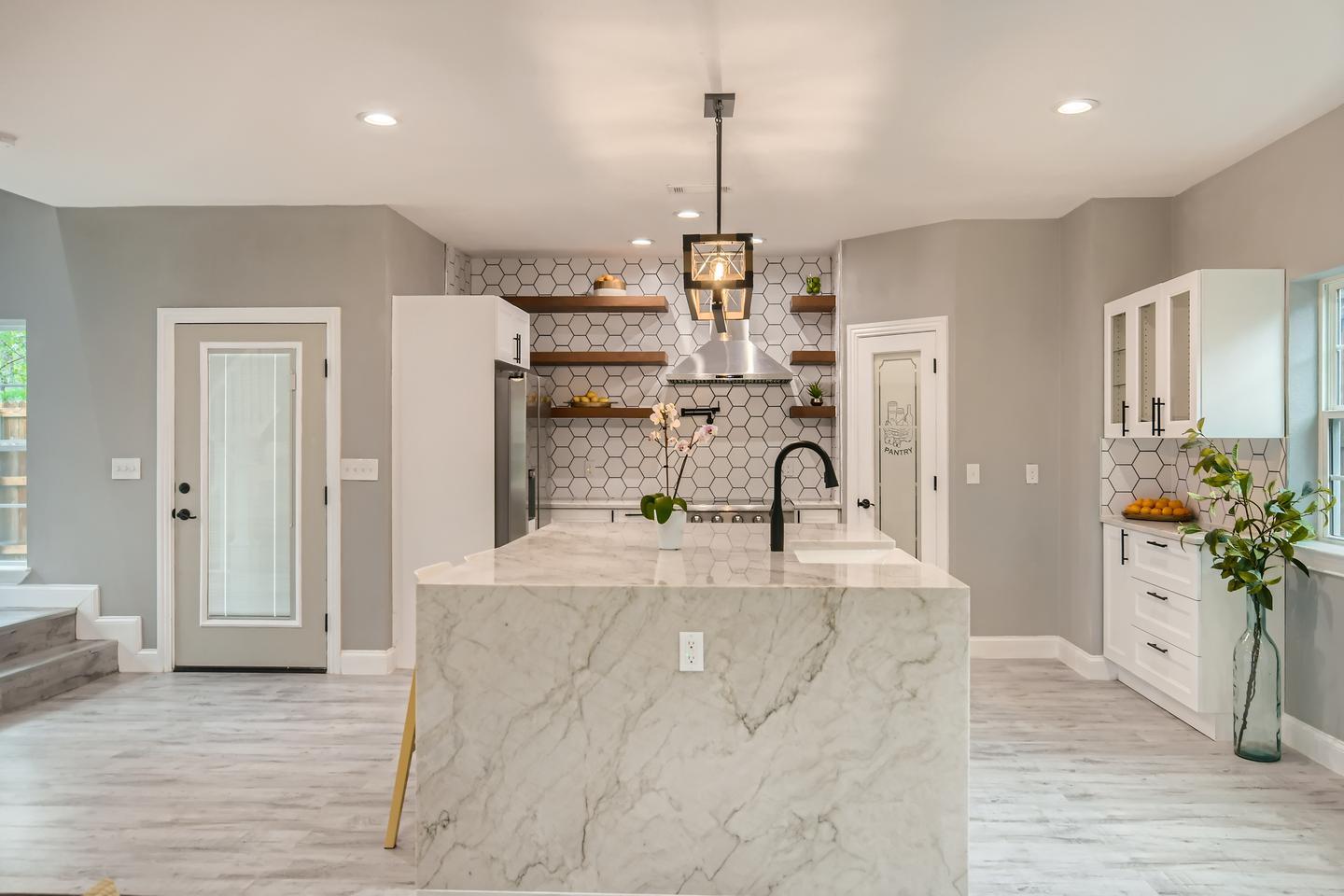 Building Photo - North Oak Cliff home 2 miles from Bishop A...