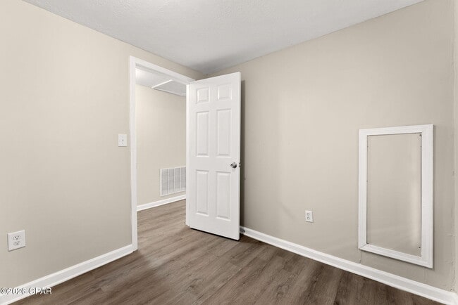 Building Photo - 119 College Ave