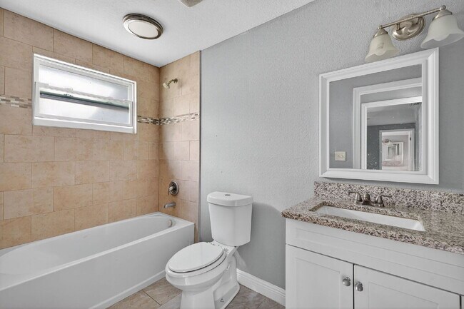 Building Photo - Location, Location, location! Large 3 Bedroom, 2 Bathroom Home for rent. This home has recently b...