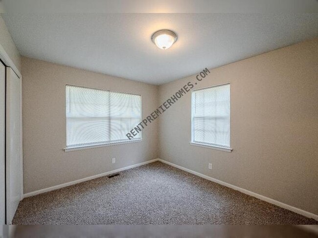 Building Photo - 6205 Chippewa Dr