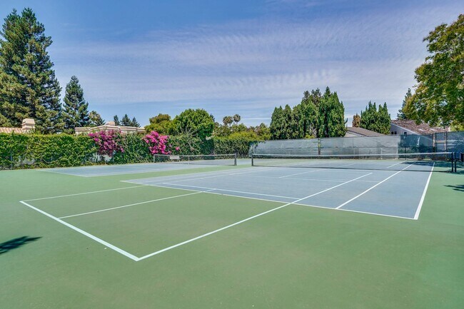 Building Photo - $8500-Mountain View  4 bedroom 3 baths in great neighborhood!