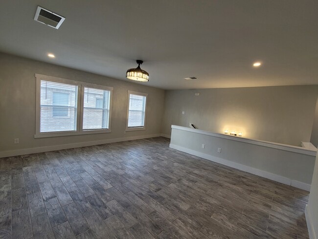 Building Photo - 303 Edgewood Cv