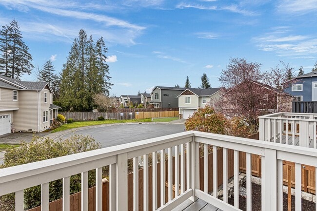 Building Photo - 16124 Cascadian Way