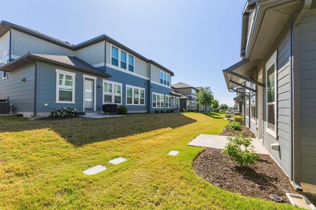 Building Photo - 1015 Vista View Dr