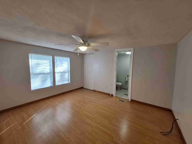 Building Photo - 42 Sunshine Dr
