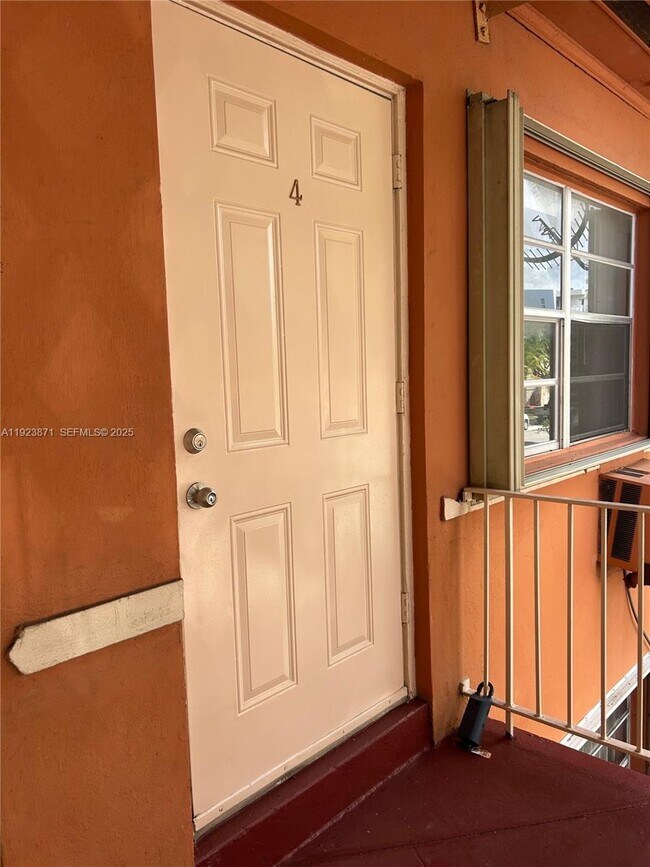 Building Photo - 3400 SW 9th Terrace