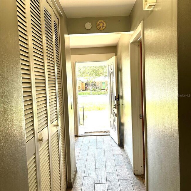 Building Photo - 2152 Greenbriar Blvd