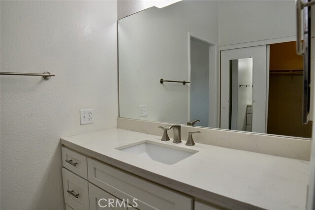 Building Photo - 18 Gold Bluff