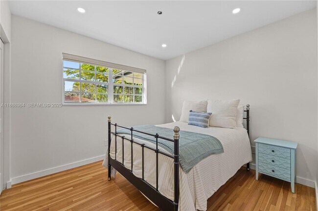 Building Photo - 6331 SW 18th St