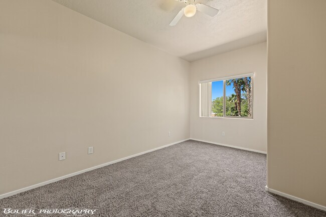 Building Photo - 724 Hardy Way