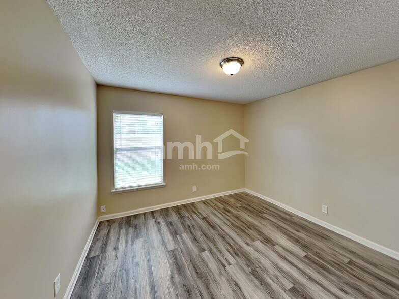 Building Photo - 12344 Benton Harbor Dr S