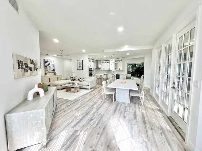 Building Photo - ** COLONADE ** PARK SHORE ** MOORINGS ** 3...