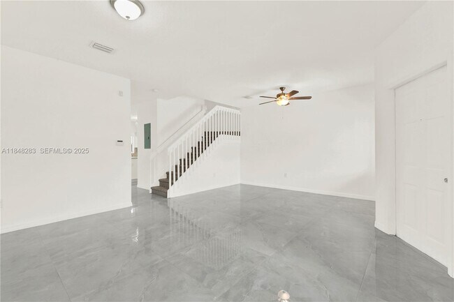 Building Photo - 1637 SE 30th St