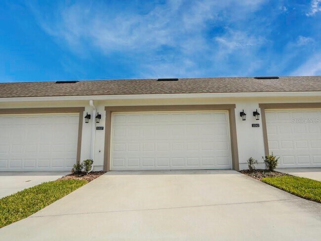 Building Photo - 15525 Honeybell Dr