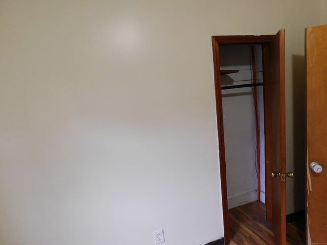 Building Photo - 88 Oak St