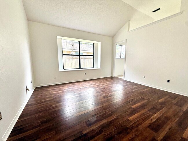Building Photo - 2107 Willow Way