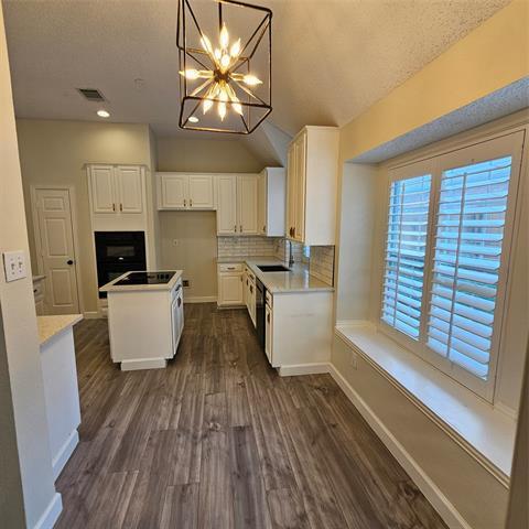 Building Photo - 2817 Oleander Dr