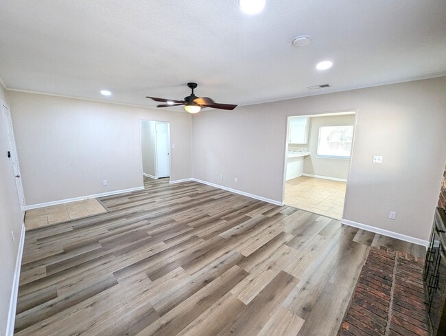 Building Photo - 35 Solar St