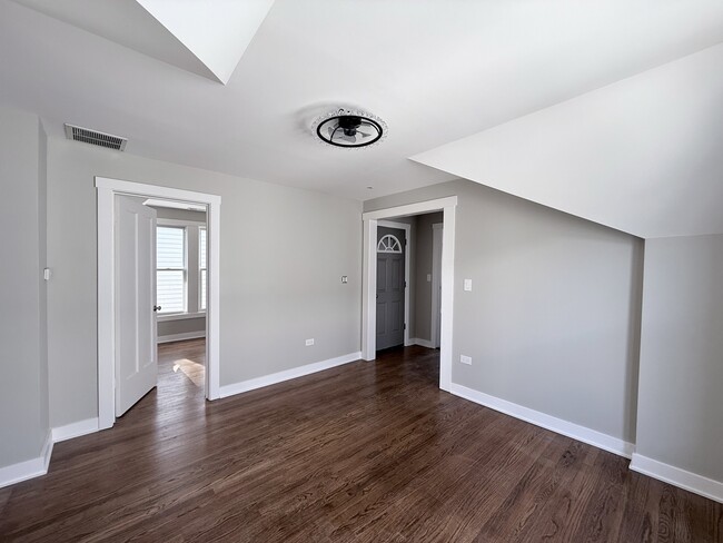 Building Photo - 315 W 111th St