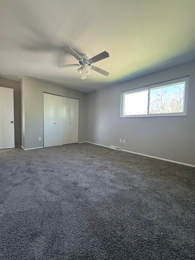 Building Photo - 9143 Osceola St