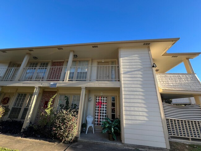 Building Photo - 11500 Meadow Ln