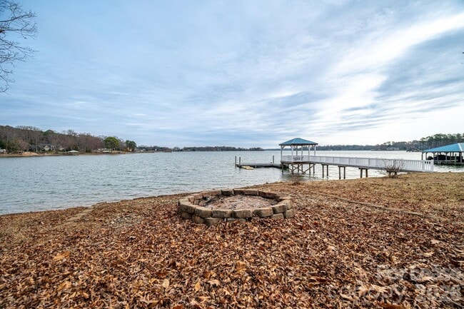 Building Photo - 4626 Little Creek Dr