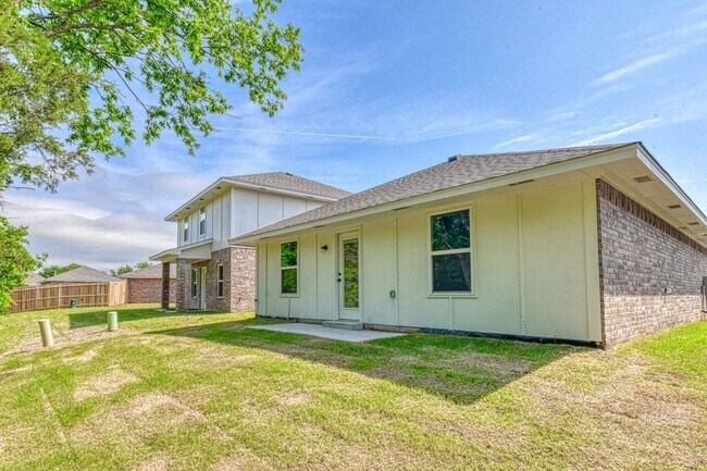 Building Photo - 928 Varenna Ct