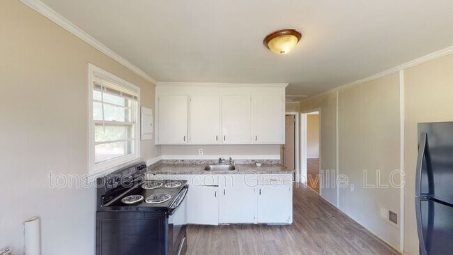 Building Photo - 734 Whitlock St