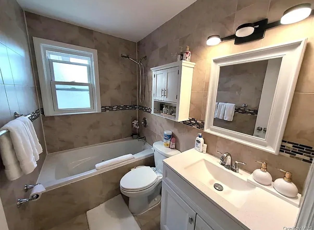 Building Photo - 516 E State St