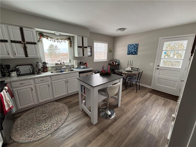 Building Photo - 5835 W Henrietta Rd