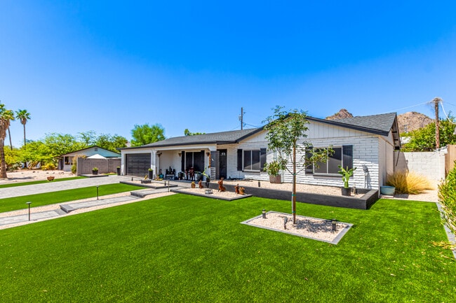 Building Photo - 1540 E El Camino Dr
