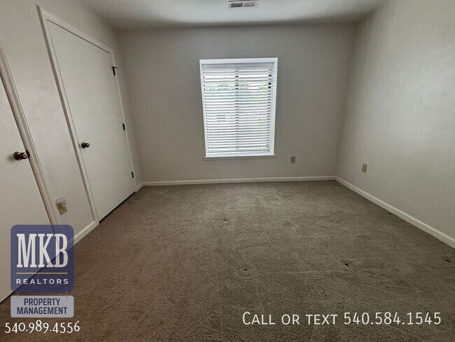 Building Photo - 2527 Gatehouse Ln