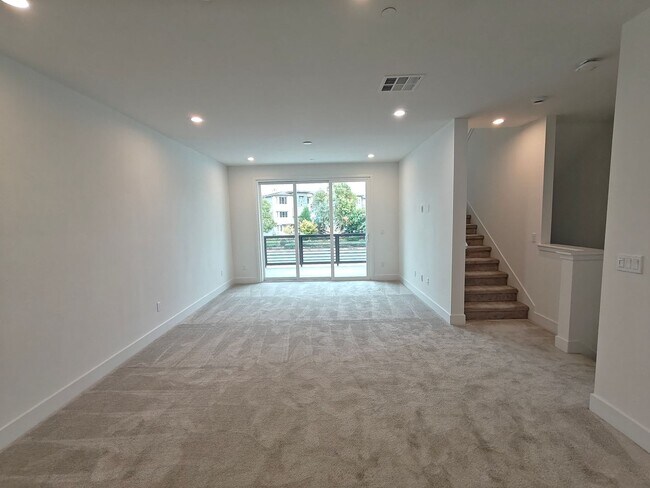 Building Photo - 259 Montague Expy