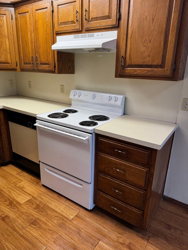 Building Photo - 323 S Shurley St